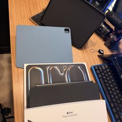 M4 13” iPad Pro W/ Magic Keyboard & Accessories 