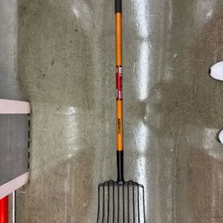 HUSKY 10 TINE WELDED BEDDING FORK