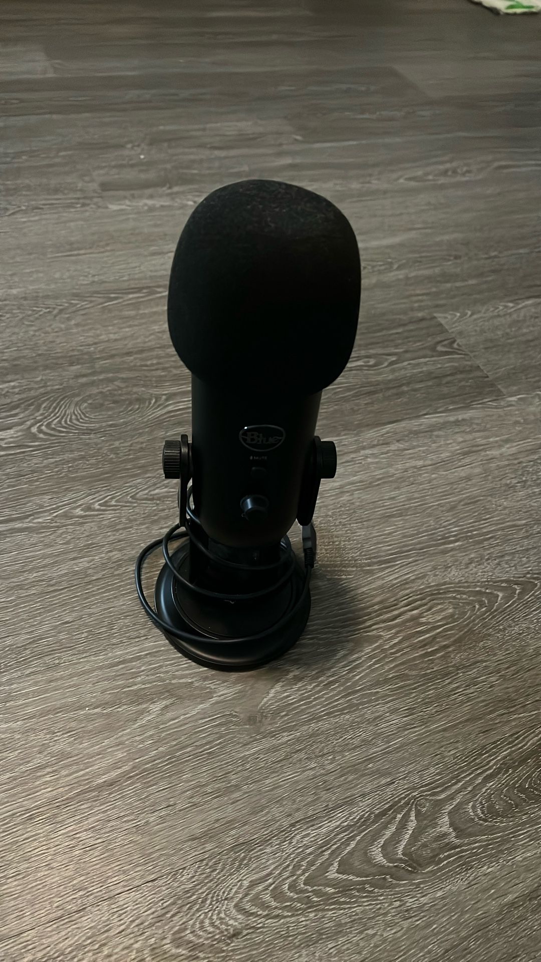 Blue Yeti Microphone w/ Pop Filter Black