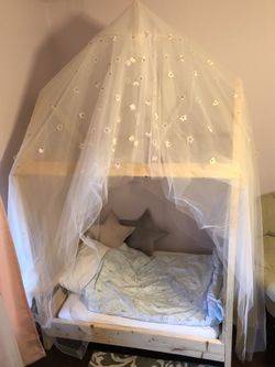 Natural wood custom kids bed