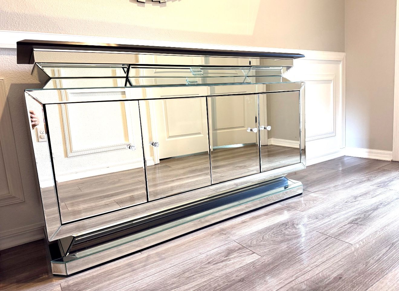 Table And Mirror Together