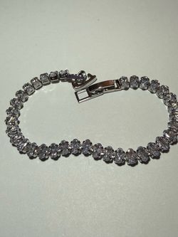 Silver Bracelet with Sparkling Diamond-Like Stones – 6 Inches – New