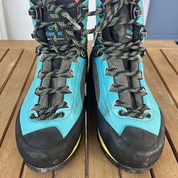 Scarpa Women’s Mountaineering Boots Sz EU 38