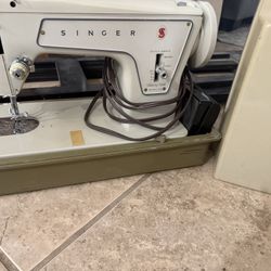 Singer Sewing Machine 