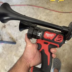 Milwaukee Air horn 