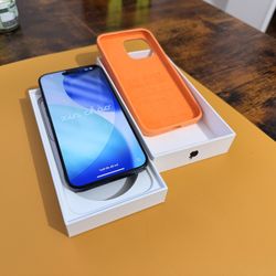 iPhone 15 Pro Max Blue Titanium 256gb PERFECT CONDITION UNLOCKED