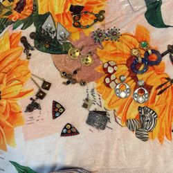 Vintage costume, jewelry, different popular brands