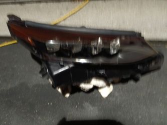 2016-2019 Toyota Hybrid Mirai Headlight Xenon Hid (Left Side) With All The Accessories Oem.