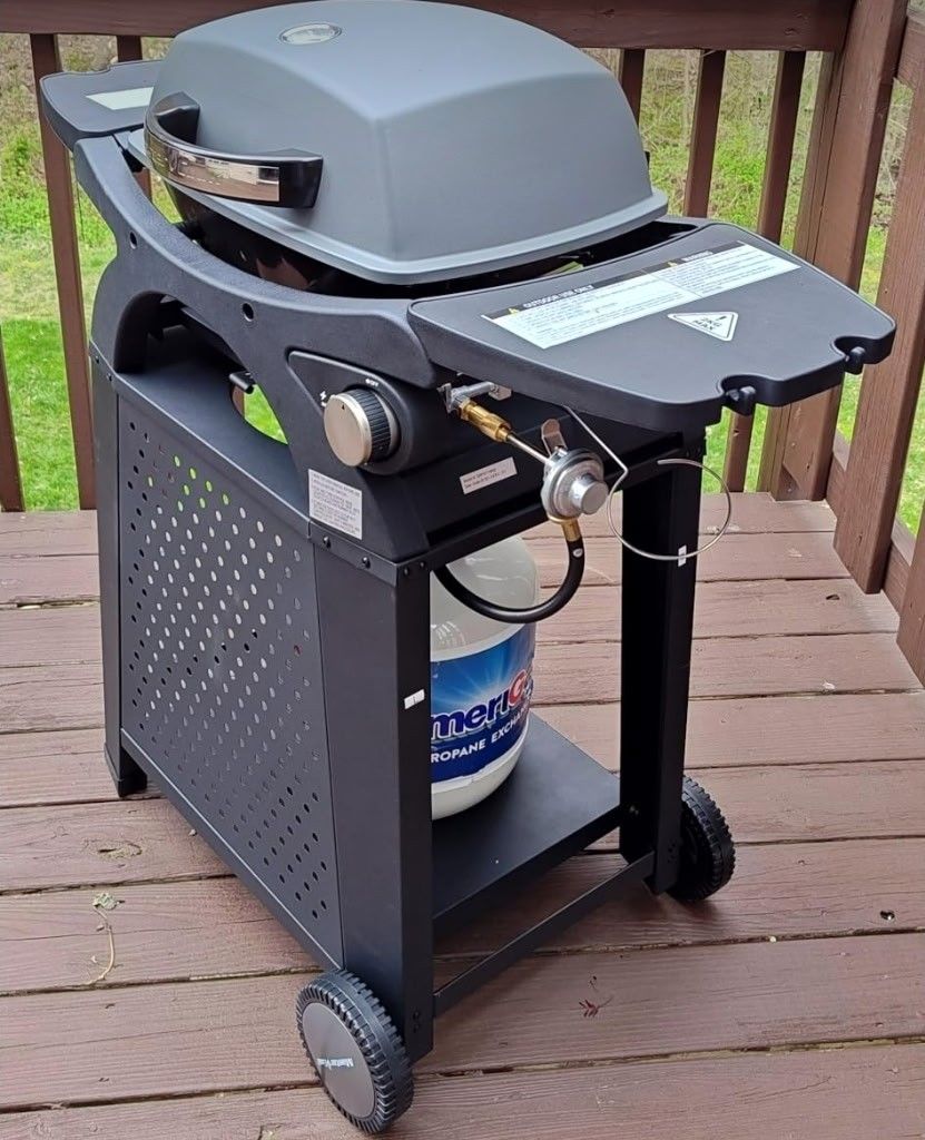 New Grill/ Bbq Perfect For Small Patio Or To Take To Park