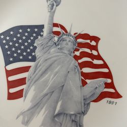 1991 Lady Liberty And America Flag 🇺🇸 10” Corelle Plates