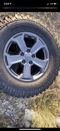 2019 Jeep Rubicon Rims and Tires