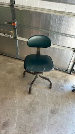 Vintage Royal Metal Mfg Company Chicago 