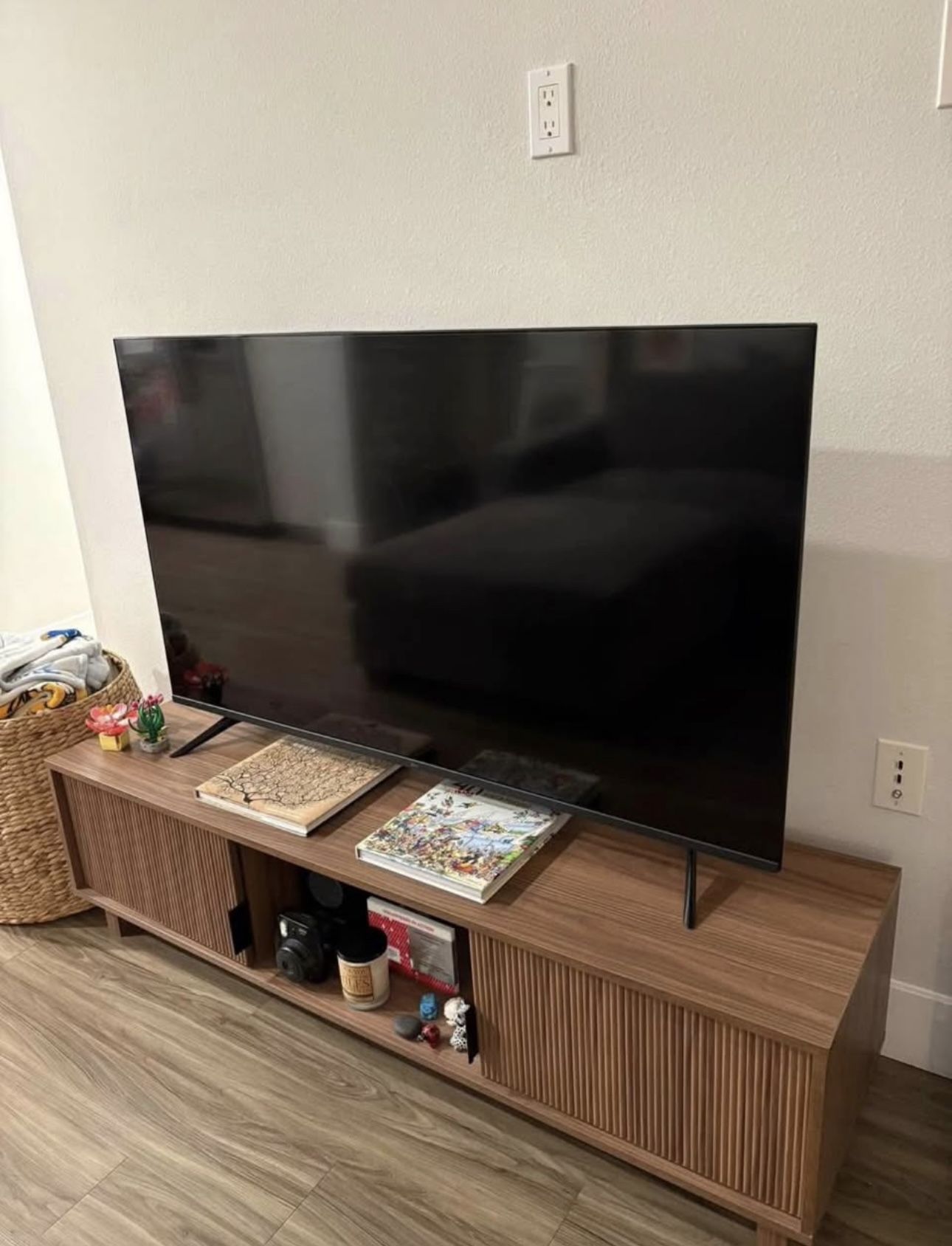LG UHD 55” Smart TV