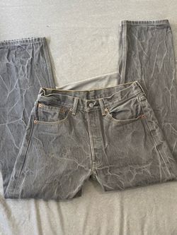 Wrinkled Levi’s 501 jeans grey