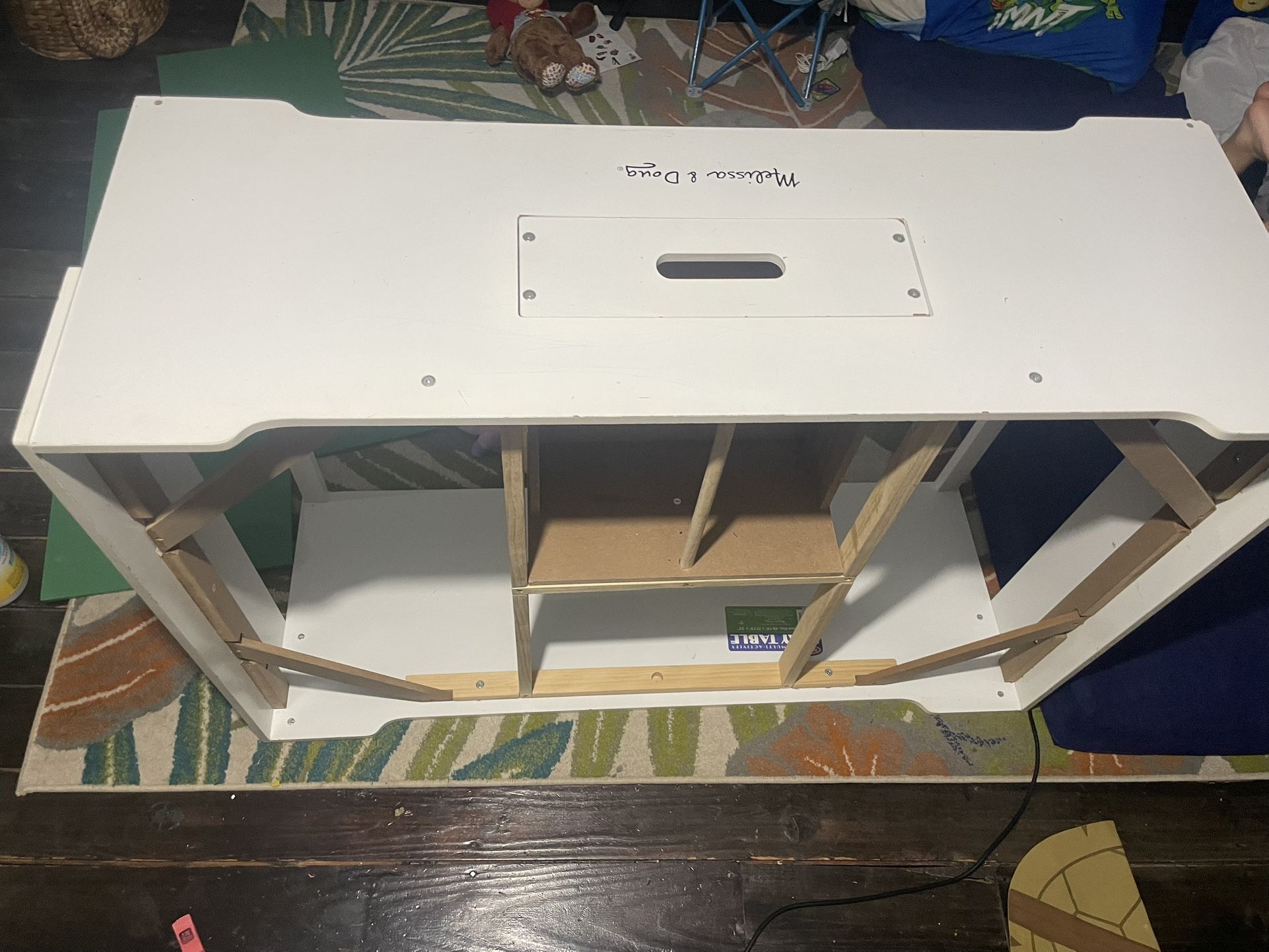 Melissa & Doug Table