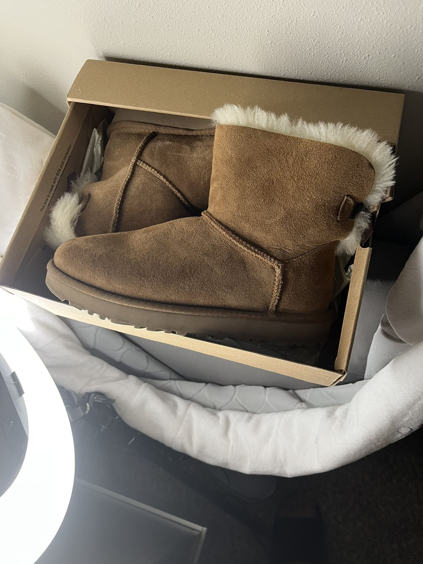 UGGS WITH BOW 