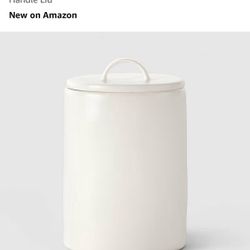 Livvera 96 oz Aralia White Ceramic Large Food Storage