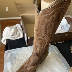 Woman’s Leather Ariat Boots 