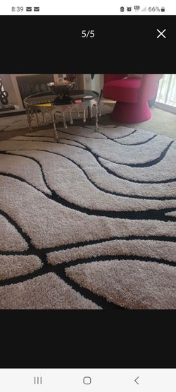 8ft round rug blk/white $20
