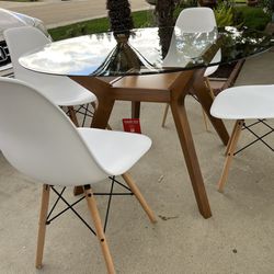 Brand New. Mid Century Modern TBL And 🪑’s. Retails Over $670