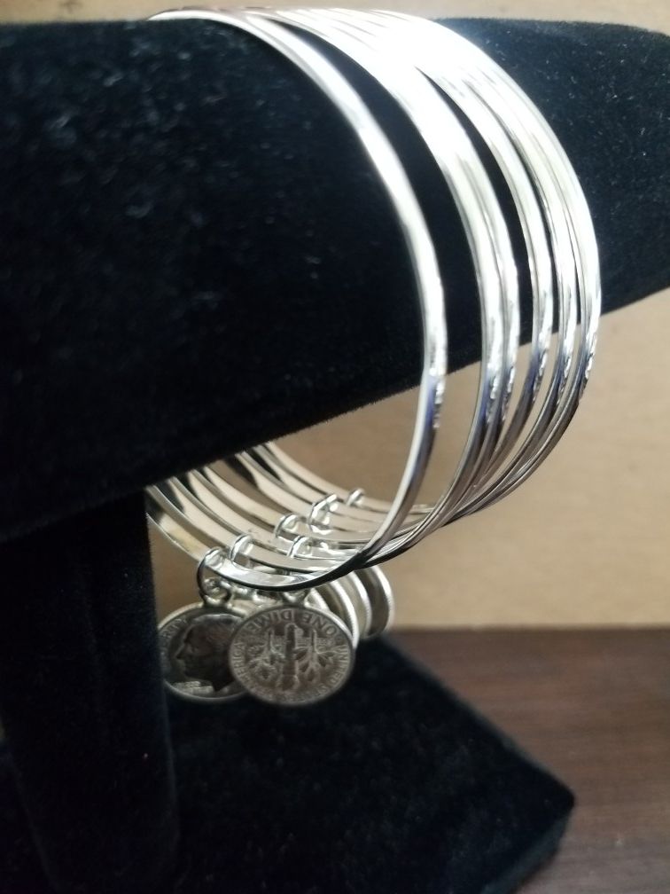 7 Silver 925 bangles with coins ,semanario De Plata