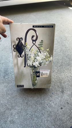 2 Count Wall Vase