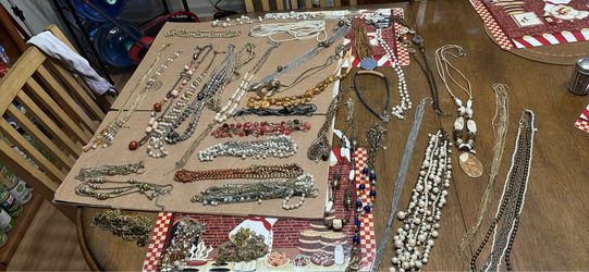 35 pieces of vintage jewelry