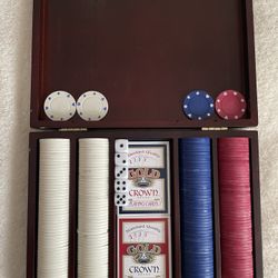 200 “4-Suits” Poker Chip Set W/ Wooden Case.