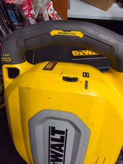 DEWALT CORDED 25 LBS DEMOLITION LIKE NEW