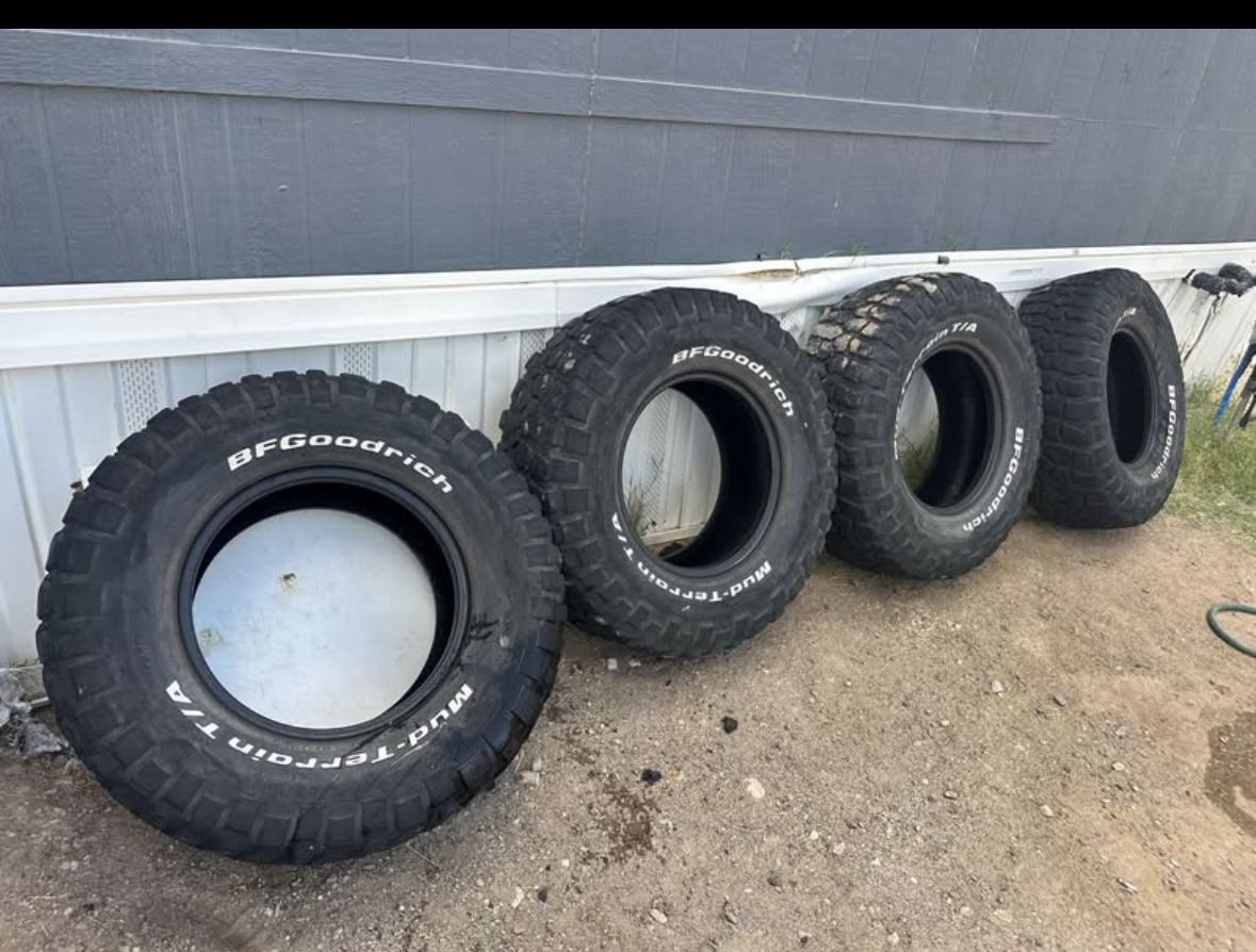 35x12.50r17