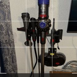 Dyson Cordless Vacume Bundle Tons Of Extra 