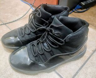 Jordon 11s black cat size 10 mens