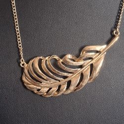 Leaf Pendant Necklace 