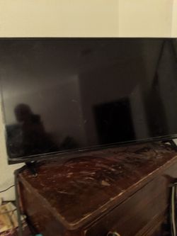 Cracked 40"vizio smart tv