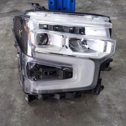 2022 - 2024 Chevy Silverado Right Headlight Xenon $