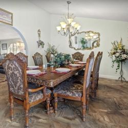 9 Piece Luxurious Dining Set