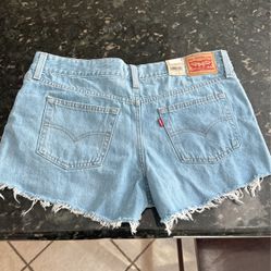 MUST GO! LEVIS SUPERLOW SHORTS NWT ( New With Tags)🏷️ 👍🏽