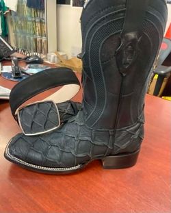 Bota vaquera con cinturón
