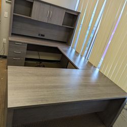 Like New Gray Office Desk With Hutch