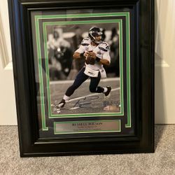Russel Wilson Autographed Picture