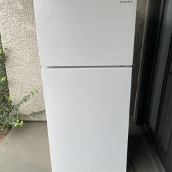 AMANA Refrigerator