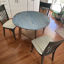 High Quality Round Table W/Chairs