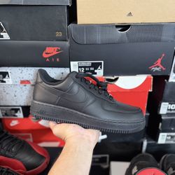 DS Nike Air Force 1 Low Black size 9🚨BELOW RETAIL🚨