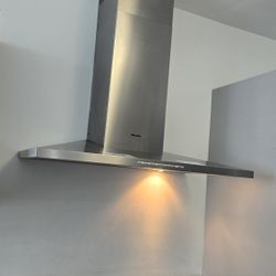 36" Miele Wall Mount Kitchen Hood