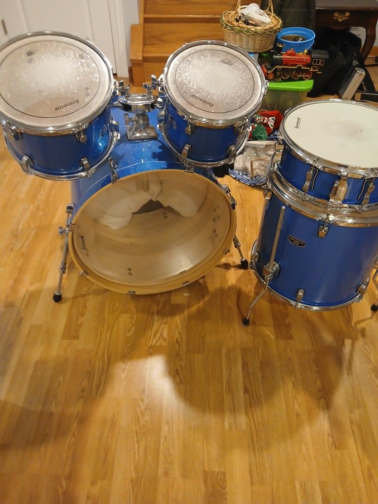 Ludwig 5 Piece Drum Set With Hardware And Additional Stands And Boom Arms