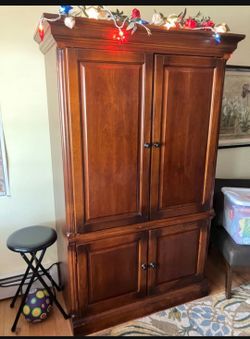 TV Armoire/Entertainment Center