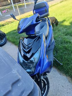 2021 SHANQ SCOOTER with only 20 miles on it!!!!