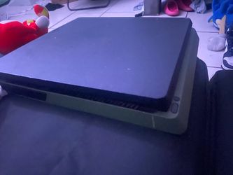 PS4 slim 1tb