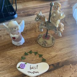 2 Figurines And A Little Sign