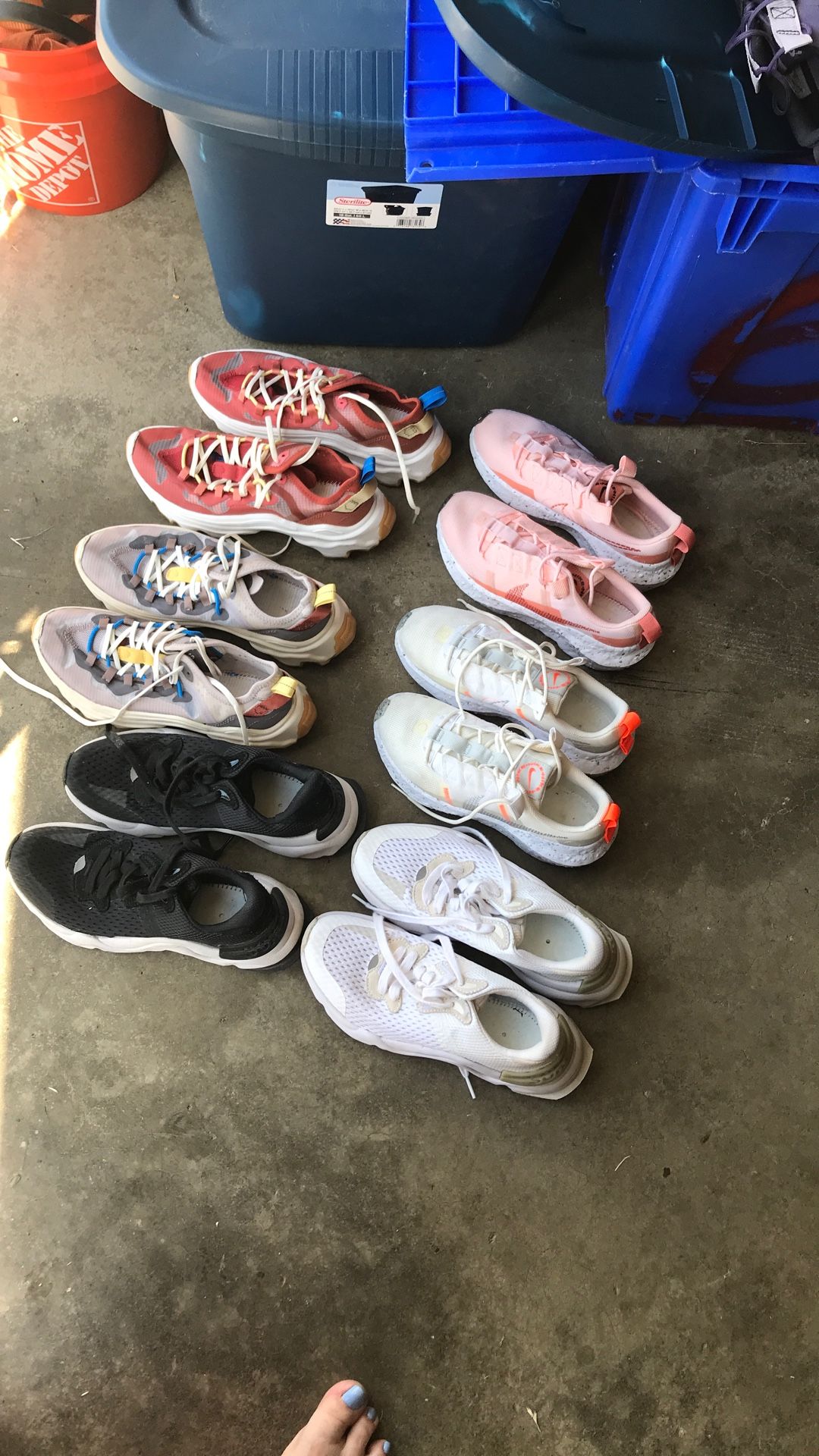 Womens Size 7 Shoes (read Description)